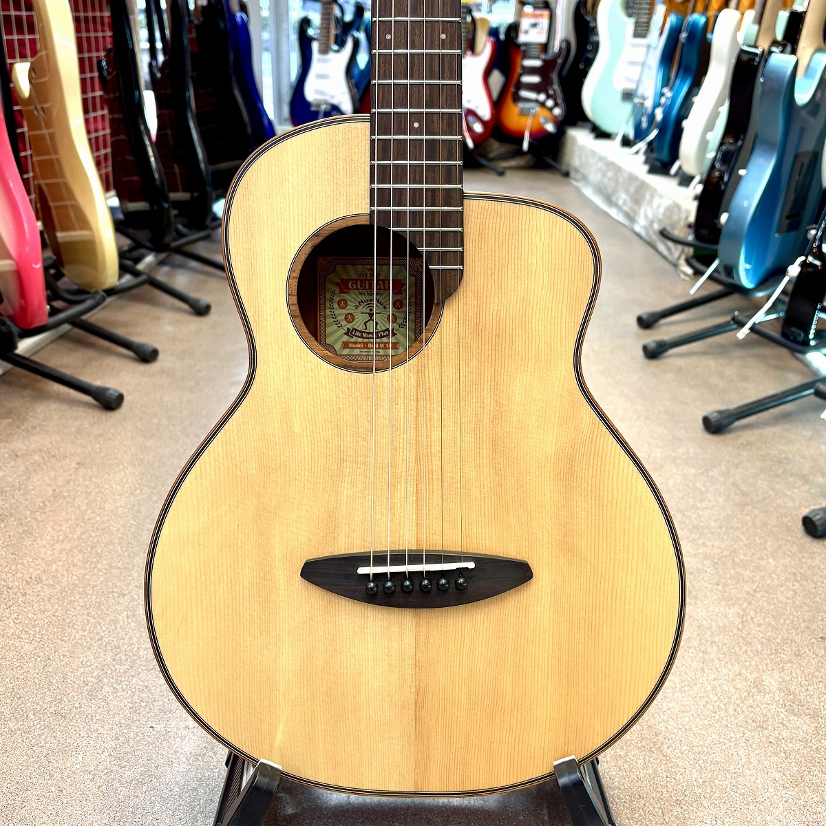 Bird M10【アヌエヌエ,ミニギター】