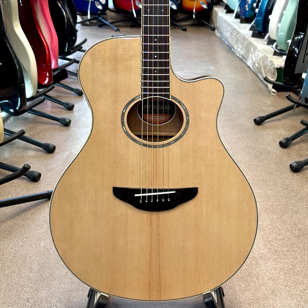 APX600【ヤマハ,エレアコ】