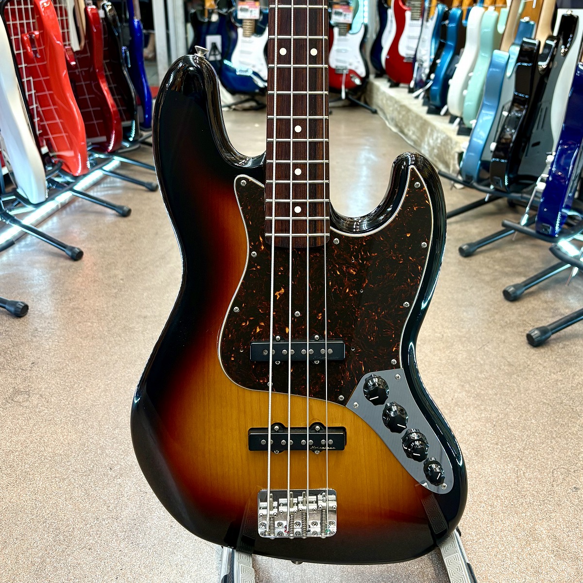 Deluxe Active Jazz Bass
