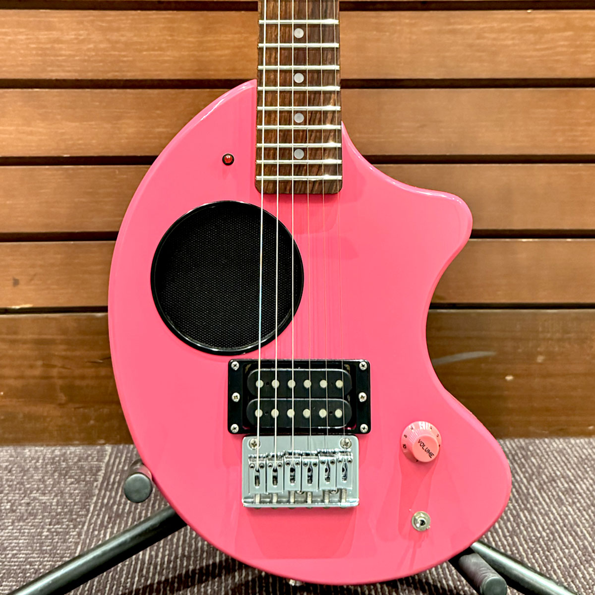 ZO-3【ぞーさん,アンプ内蔵ミニギター】
