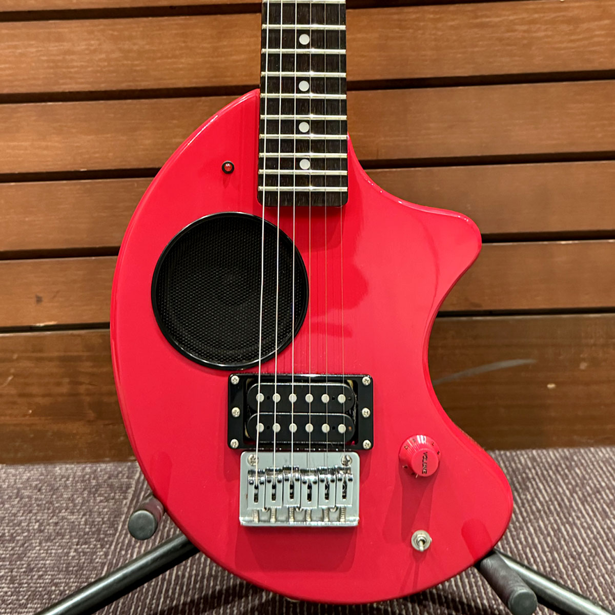 ZO-3【ぞーさん,アンプ内蔵ミニギター】